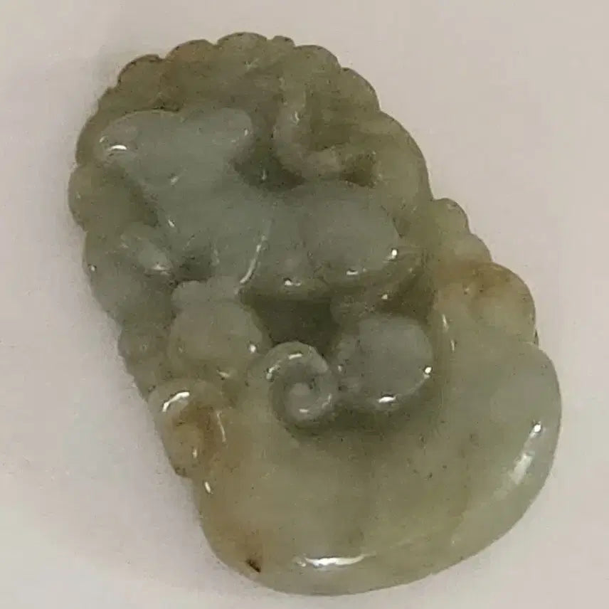 [BUNJANG] Chinese Jade Carving Art Object / 천연옥 높이4cm폭2.4cm천연옥빛깔이 돋보이는 예술작품 중국도자기