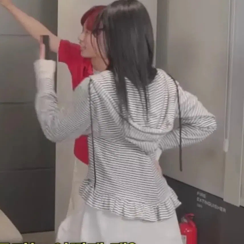 [BUNJANG] No Contents Frill Hoodie Zip-Up / 노컨텐츠 프릴 후드집업 원희 착용 >   .<