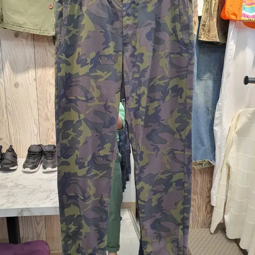 [BUNJANG] Nike Camouflage Functional Jogger Pants with Zipper Detail / [나이키] 카모플라쥬 기능성 조거 팬츠 (밑단 지퍼 디테일)
