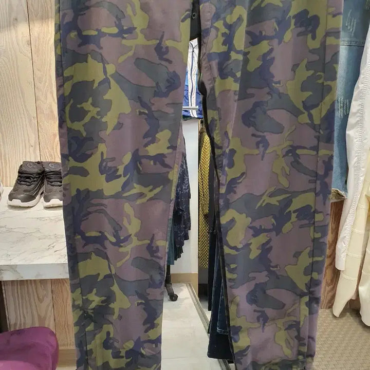 [BUNJANG] Nike Camouflage Functional Jogger Pants with Zipper Detail / [나이키] 카모플라쥬 기능성 조거 팬츠 (밑단 지퍼 디테일)