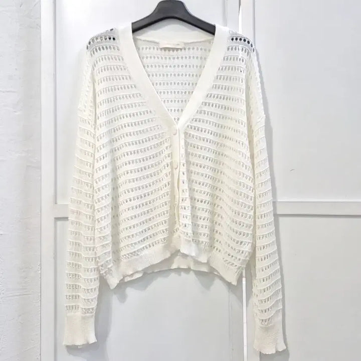 [BUNJANG] Plastic Island 25ss Punching Knit Cardigan / 25ss 플라스틱아일랜드 펀칭 니트 가디건
