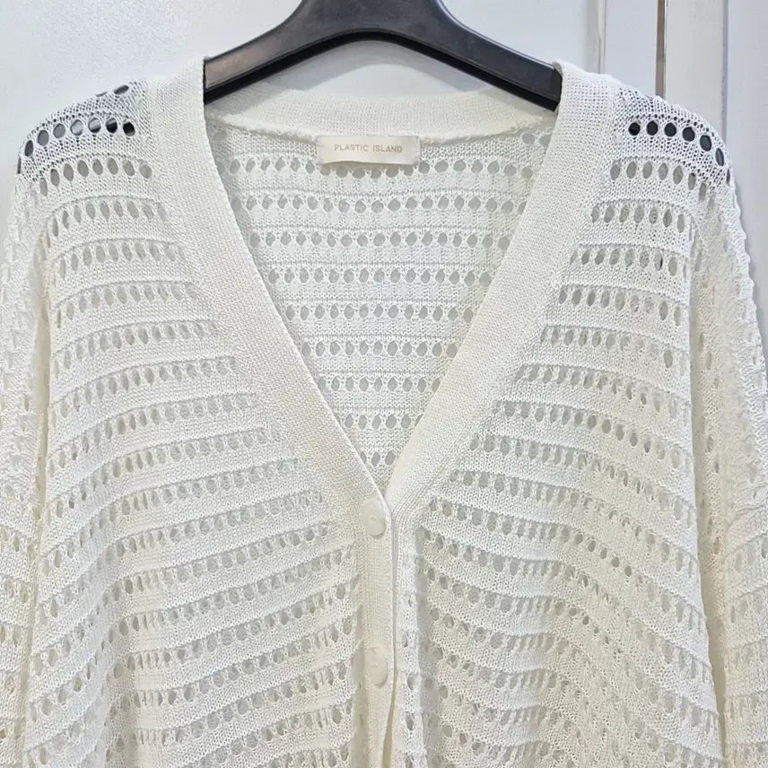 [BUNJANG] Plastic Island 25ss Punching Knit Cardigan / 25ss 플라스틱아일랜드 펀칭 니트 가디건