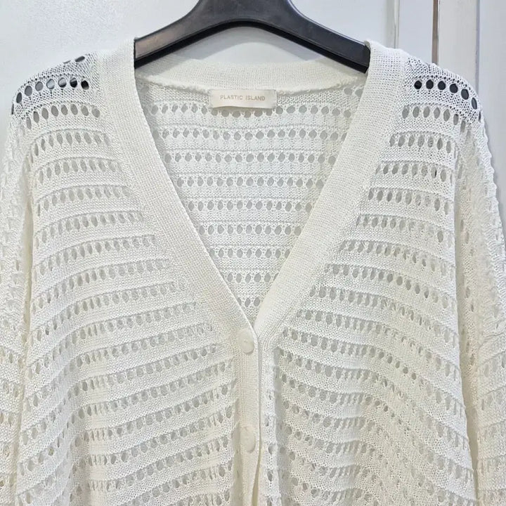 [BUNJANG] Plastic Island 25ss Punching Knit Cardigan / 25ss 플라스틱아일랜드 펀칭 니트 가디건