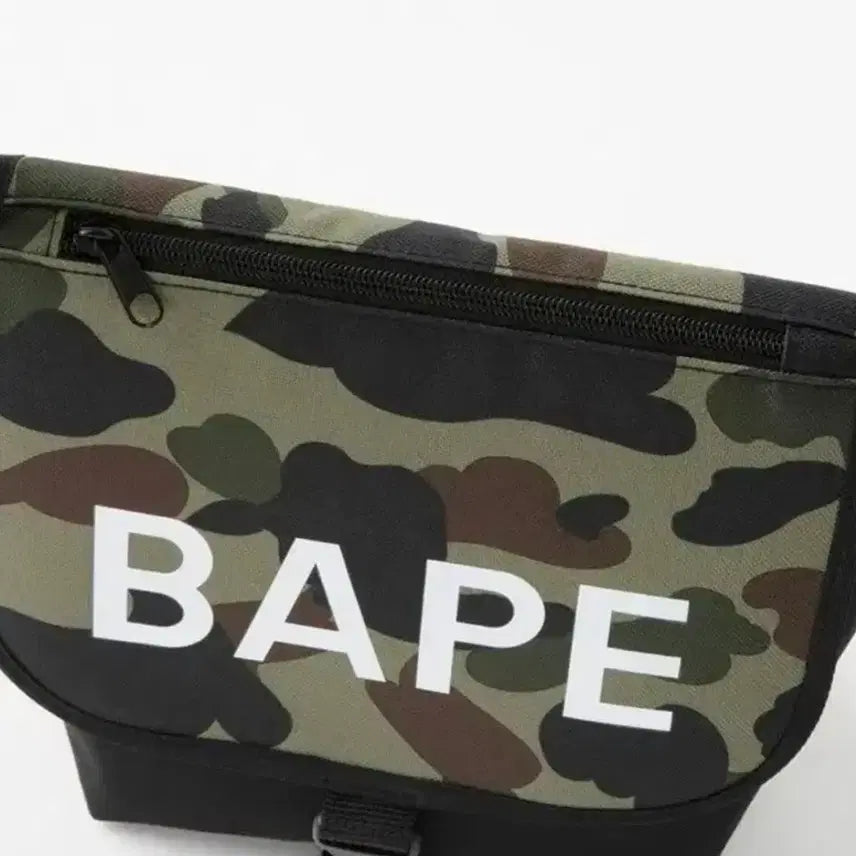 [BUNJANG] Bape Crossbody Bag Magazine Freebie New / 국내) 베이프 크로스백 잡지부록 새상품