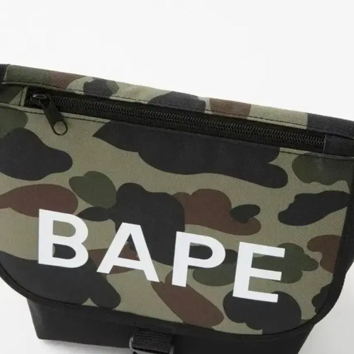 [BUNJANG] Bape Crossbody Bag Magazine Freebie New / 국내) 베이프 크로스백 잡지부록 새상품