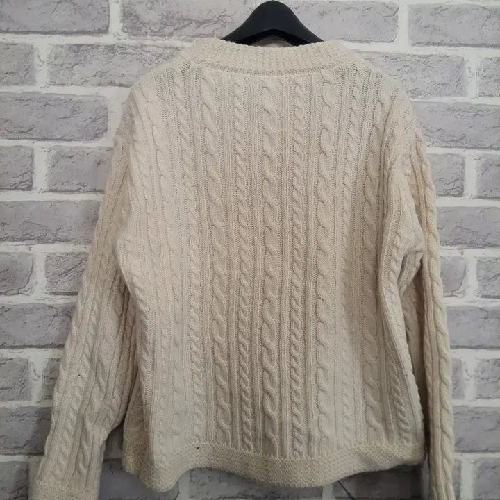 [BUNJANG] Ivory Pearl Button Cable Knit Cardigan / 아이보리 진주 버튼 케이블 가디건/알뜰한여우