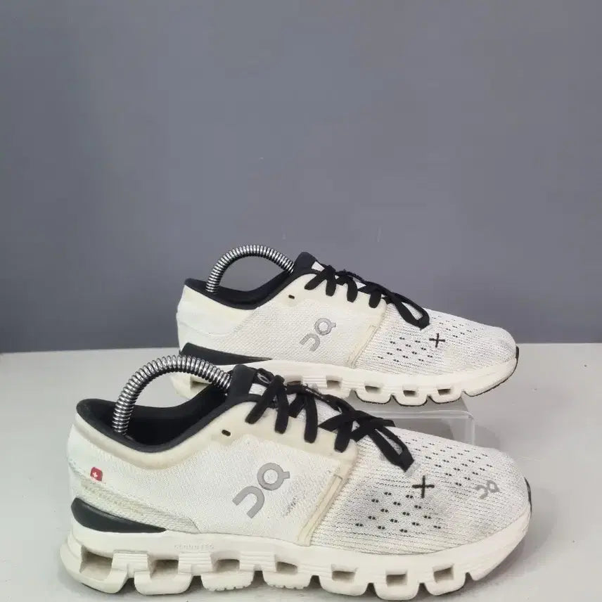 [BUNJANG] On Running Cloud X4 White Vintage Sneakers / 효자빈티지 230 온러닝 클라우드 x4 화이트