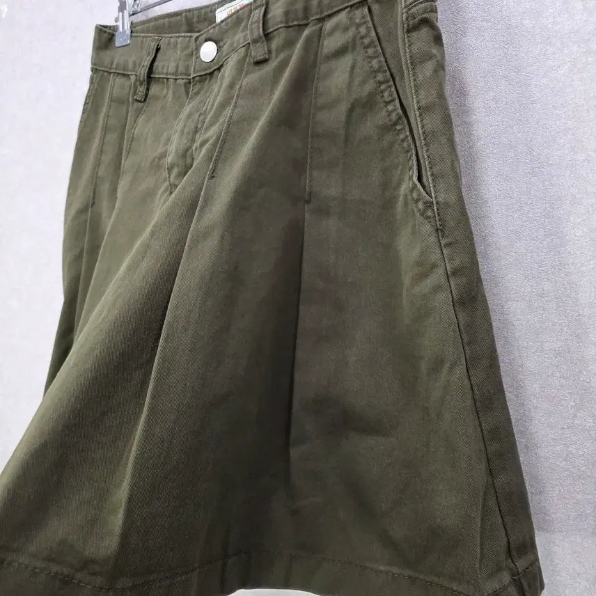 [BUNJANG] OOT Khaki Pleated Mini Skirt / OOT 카키 플리츠 스커트 아웃오브트렌드