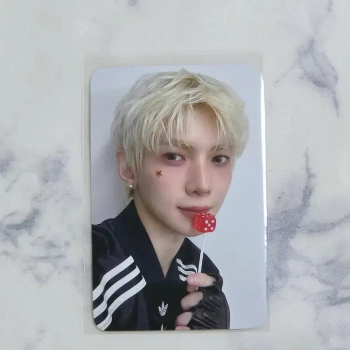 [BUNJANG] Ateez Yeosang Anitiez 3D Sticker Photocard / 에이티즈 여상 애니티즈 입체 스티커 포카 헷몽이