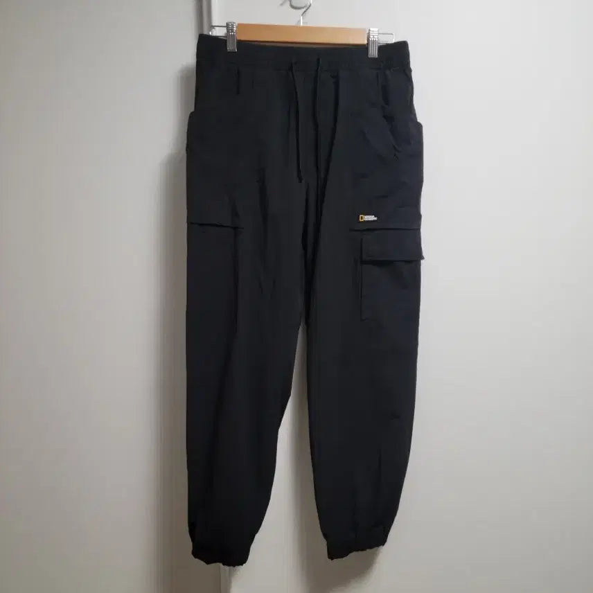 [BUNJANG] National Geographic Black Woven Cargo Jogger Pants / 내셔널지오그래픽 블랙 우븐 카고 바지