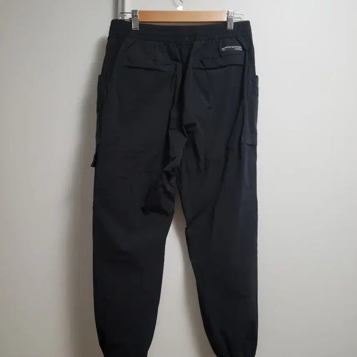 [BUNJANG] National Geographic Black Woven Cargo Jogger Pants / 내셔널지오그래픽 블랙 우븐 카고 바지