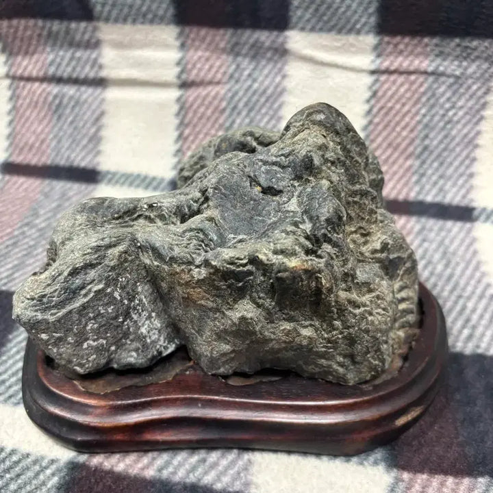 [BUNJANG] Hand-Carved Stone Art with Wooden Stand / 산수경석