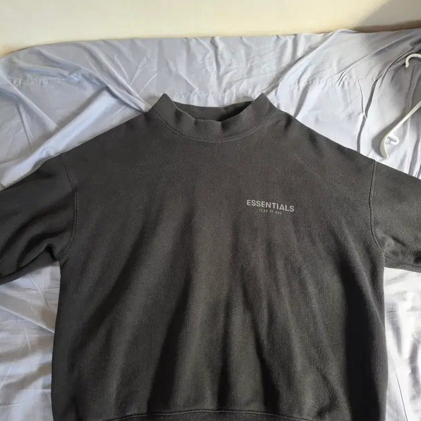 [BUNJANG] Fear of God Essentials Black Fleece Turtleneck Sweatshirt / 에센셜 블랙 기모 터틀넥 맨투맨