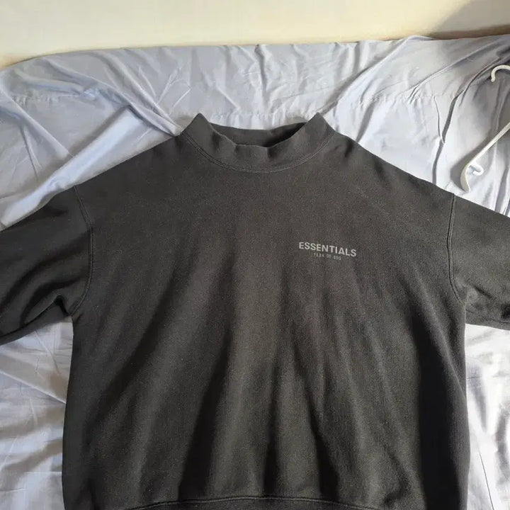 [BUNJANG] Fear of God Essentials Black Fleece Turtleneck Sweatshirt / 에센셜 블랙 기모 터틀넥 맨투맨