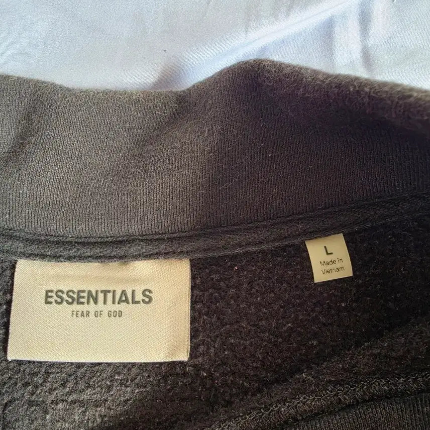 [BUNJANG] Fear of God Essentials Black Fleece Turtleneck Sweatshirt / 에센셜 블랙 기모 터틀넥 맨투맨