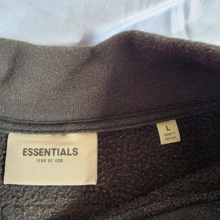 [BUNJANG] Fear of God Essentials Black Fleece Turtleneck Sweatshirt / 에센셜 블랙 기모 터틀넥 맨투맨