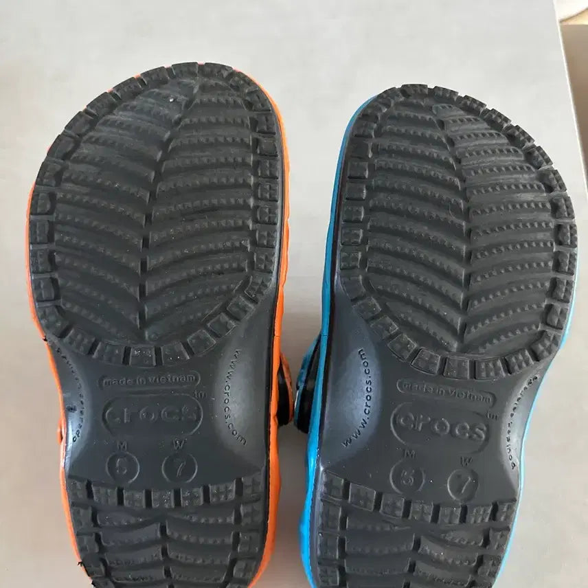 [BUNJANG] Crocs Pokémon VS Clogs - Size 240 / 크록스 포켓몬 VS 클로그 240