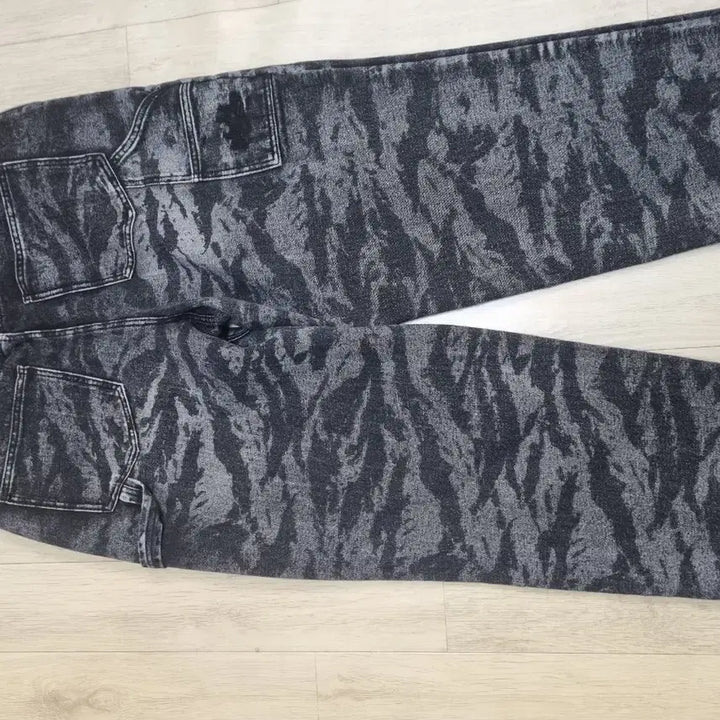 [BUNJANG] Wekinders Tiger Camo Black L T-Shirt / 위캔더스 켈로그 타이거 카모 블랙 L