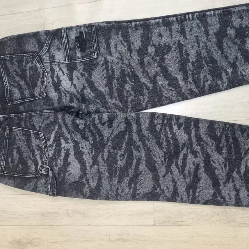 [BUNJANG] Wekinders Tiger Camo Black L T-Shirt / 위캔더스 켈로그 타이거 카모 블랙 L