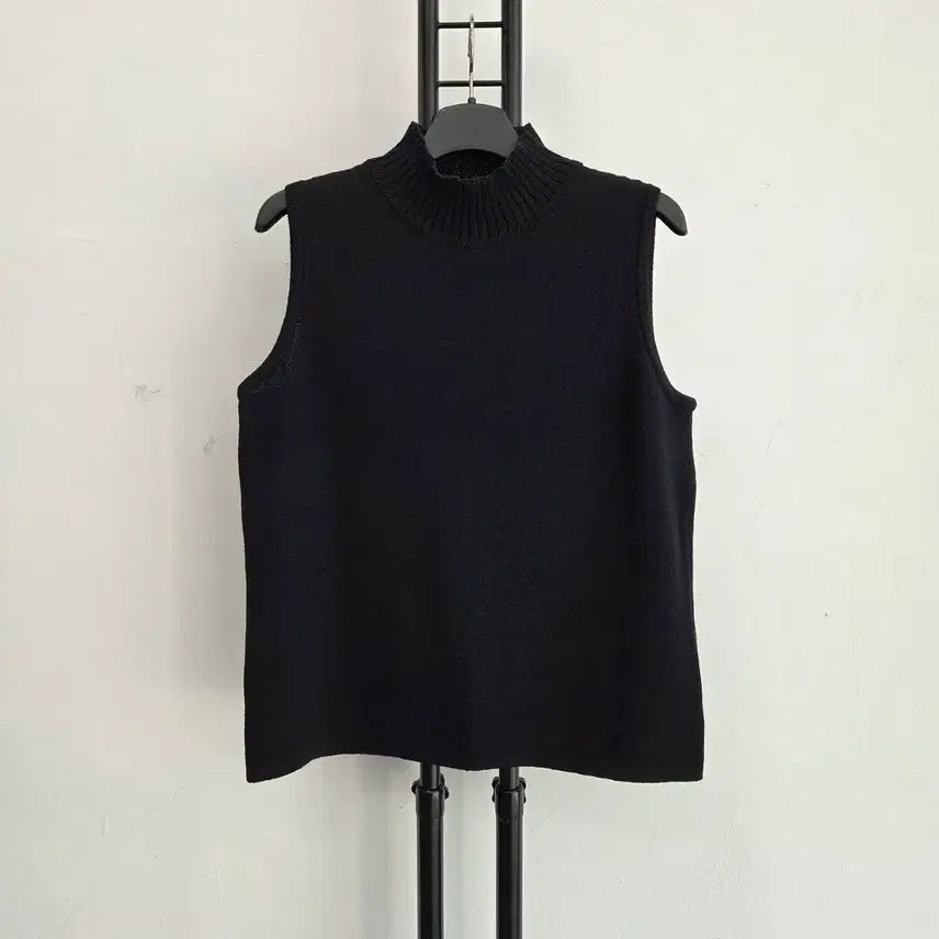 [BUNJANG] ST. JOHN Mock Neck Sleeveless Knit / 정품 센존 ST.JOHN 반목폴라 민소매 니트