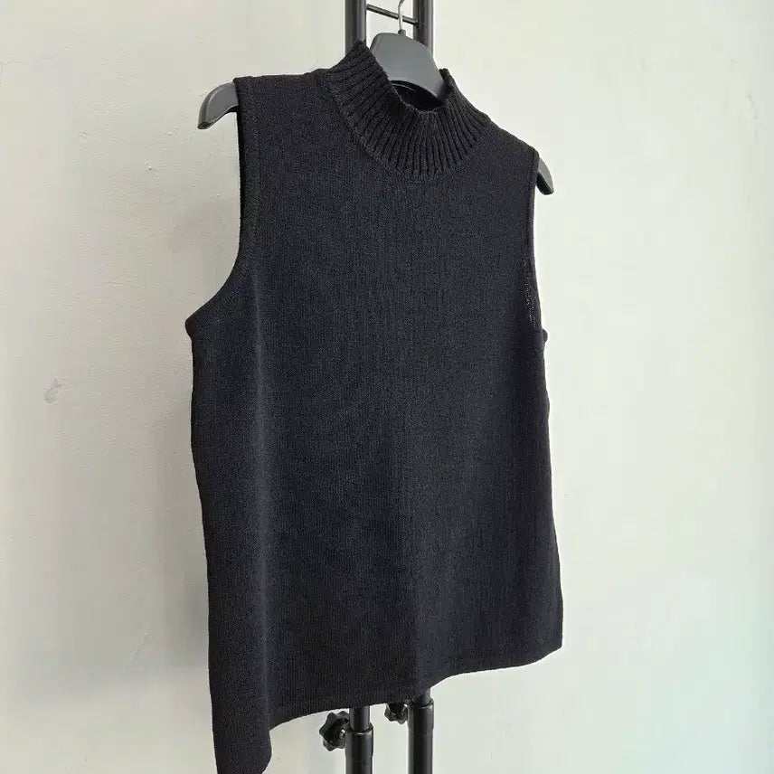 [BUNJANG] ST. JOHN Mock Neck Sleeveless Knit / 정품 센존 ST.JOHN 반목폴라 민소매 니트
