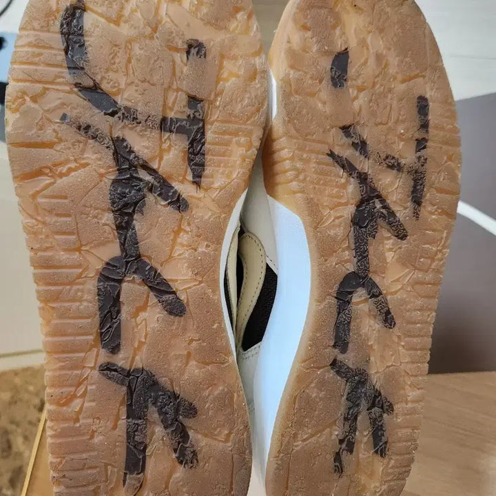 [BUNJANG] Nike Air Jordan 1 High OG Dark Mocha / 285 스캇 나이키 점프맨 세일 앤 다크 모카