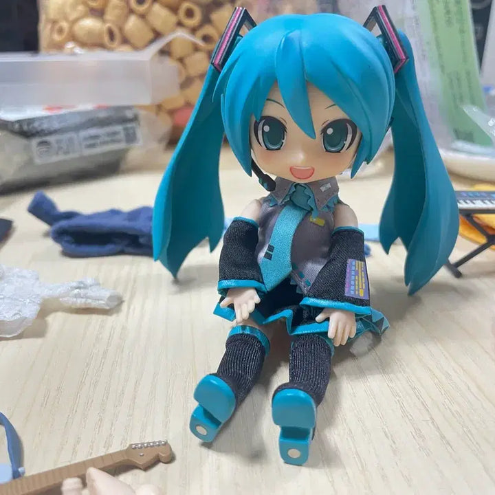 [BUNJANG] Hatsune Miku Nendoroid + Obitsu Body (Outfit Included) / 하츠네미쿠 넨도로이드+오비츠 (옷포함)