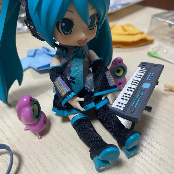 [BUNJANG] Hatsune Miku Nendoroid + Obitsu Body (Outfit Included) / 하츠네미쿠 넨도로이드+오비츠 (옷포함)