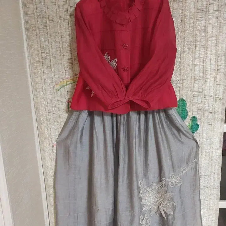 [BUNJANG] Red Jacket and Embroidered Skirt Set / 레드자켓 +자수스커트 세트