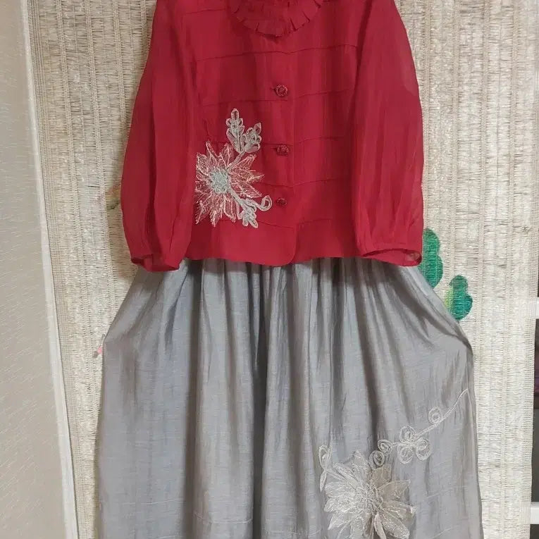 [BUNJANG] Red Jacket and Embroidered Skirt Set / 레드자켓 +자수스커트 세트