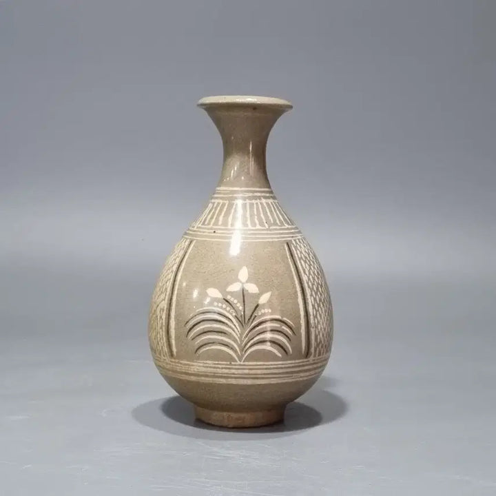 [BUNJANG] Buncheong Celadon Inlaid Floral Vase / 분청상감 초화문 병. 고16.5