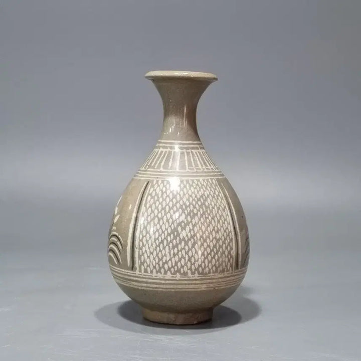 [BUNJANG] Buncheong Celadon Inlaid Floral Vase / 분청상감 초화문 병. 고16.5