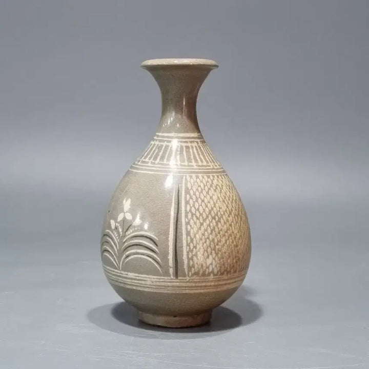 [BUNJANG] Buncheong Celadon Inlaid Floral Vase / 분청상감 초화문 병. 고16.5