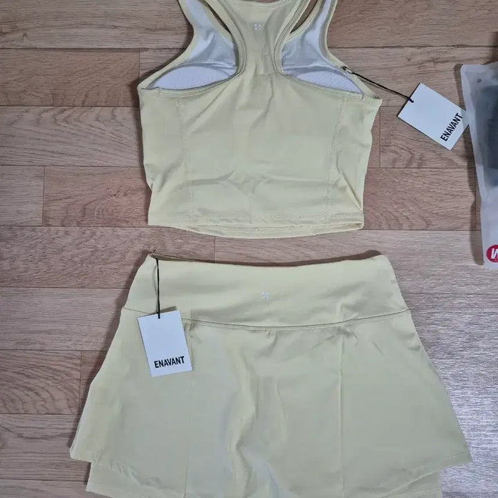 [BUNJANG] ENAVANT Butter Color Bra Top and Skirt Pants Set / [새상품]ENAVANT 에나반트 브라탑 + 치마바지 세트/버터색