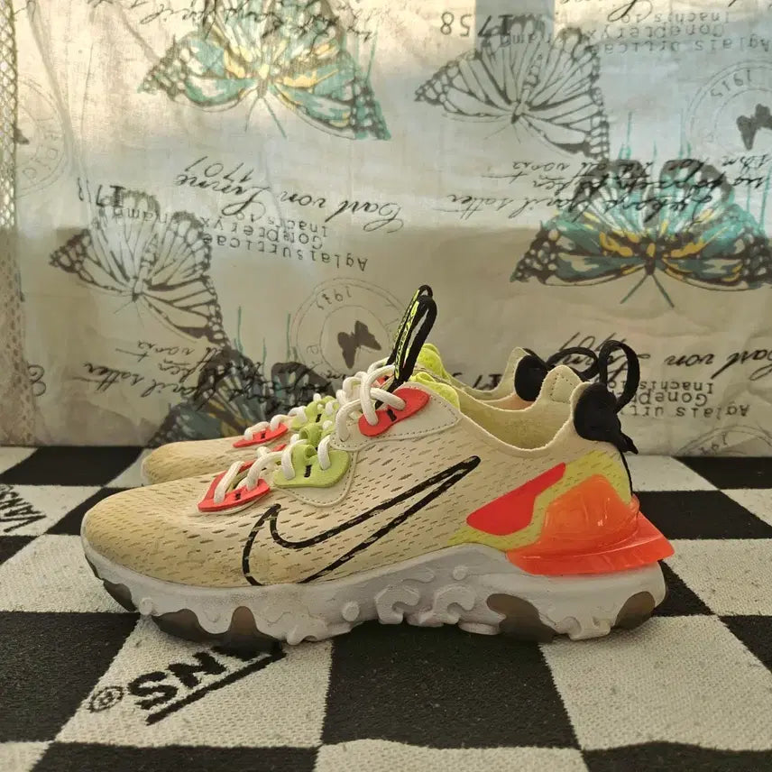 [BUNJANG] Nike React Vision Orange Volt Running Shoes (235mm) / 나이키(Nike) 리엑트 비전 오렌지볼트 러닝화 235size