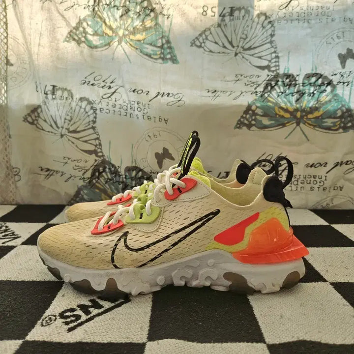 [BUNJANG] Nike React Vision Orange Volt Running Shoes (235mm) / 나이키(Nike) 리엑트 비전 오렌지볼트 러닝화 235size