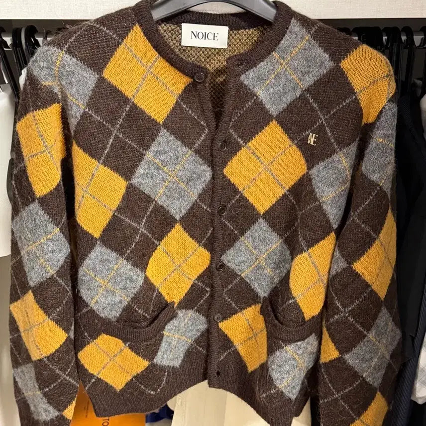 [BUNJANG] Noice Argyle Mohair Cardigan / 노이스 아가일 패턴 모헤어 가디건
