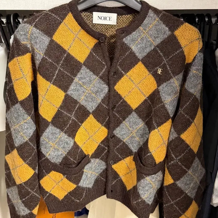 [BUNJANG] Noice Argyle Mohair Cardigan / 노이스 아가일 패턴 모헤어 가디건