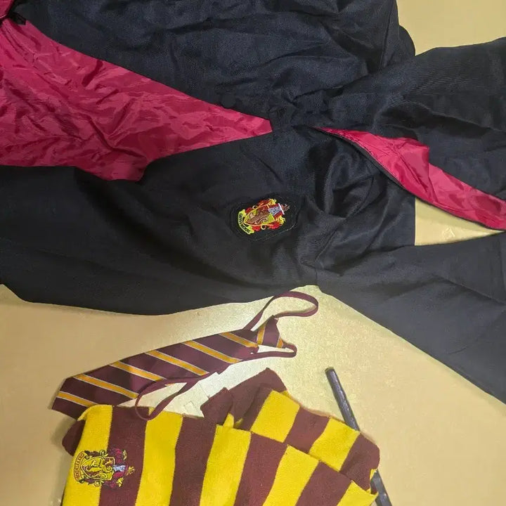 [BUNJANG] Harry Potter Graduation Photo Cosplay Costume Set with Cape, Tie, Scarf, and Wand / 해리포터 졸업사진 코스프레 의상( 망토 넥타이 목도리 지팡이 포함)