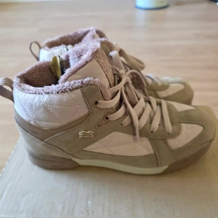 [BUNJANG] KOLON SPORT Fur Lined High-Top Sneakers (230) / 코오롱 스포츠  퍼 안감 하이탑 스니커즈 230