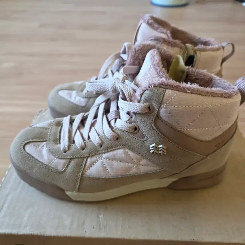 [BUNJANG] KOLON SPORT Fur Lined High-Top Sneakers (230) / 코오롱 스포츠  퍼 안감 하이탑 스니커즈 230