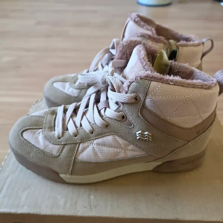 [BUNJANG] KOLON SPORT Fur Lined High-Top Sneakers (230) / 코오롱 스포츠  퍼 안감 하이탑 스니커즈 230