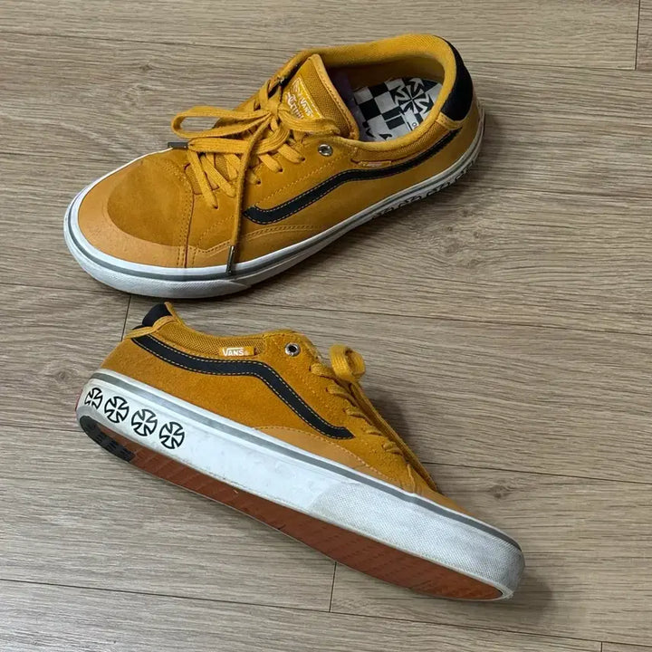 [BUNJANG] Vans x Independent Collaboration Sneakers (Size 270) / 270 반스 x 인디펜던트