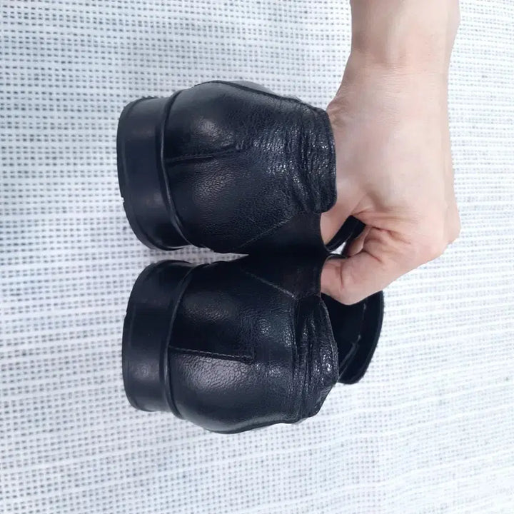 [BUNJANG] Handmade Black Loafers with Silver Buckle Detail / 개명 수제화
