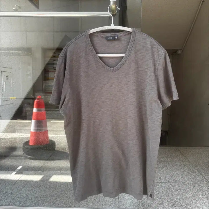 [BUNJANG] Vince V-Neck Short Sleeve T-Shirt Charcoal / Vince 빈스 브이넥 반팔 티셔츠 차콜