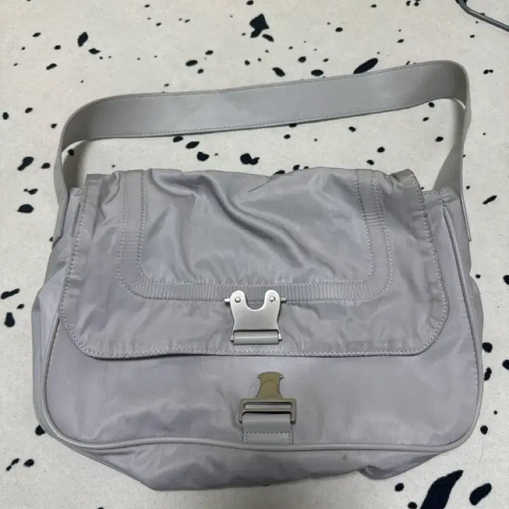 [BUNJANG] Matinkim Nylon Buckle Bag Light Grey / 마뗑킴 나일론 버클백 라이트 그레이