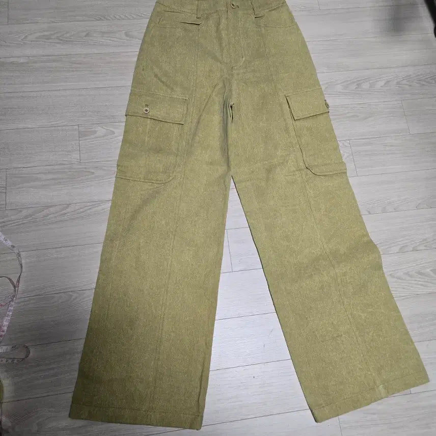 [BUNJANG] Thursday Island T-OINGK Khaki Wide Cargo Pants / 새상품) 써스데이아일랜드 토잉크  카키색 와이드 카고  팬츠