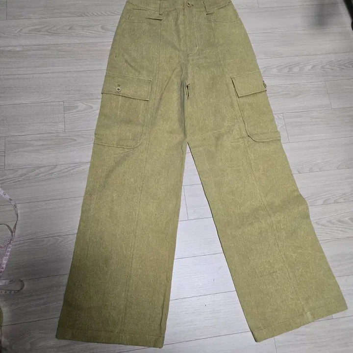 [BUNJANG] Thursday Island T-OINGK Khaki Wide Cargo Pants / 새상품) 써스데이아일랜드 토잉크  카키색 와이드 카고  팬츠