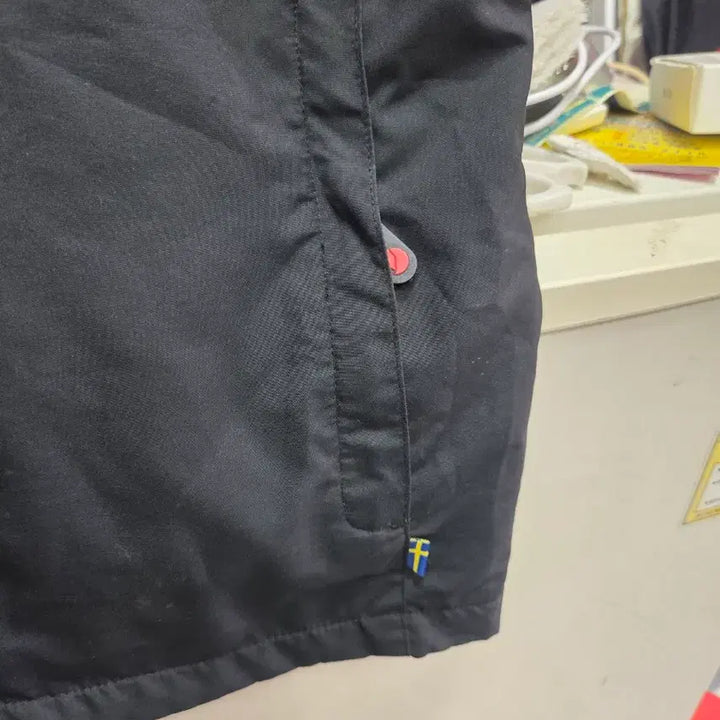 [BUNJANG] Fjallraven Black Windbreaker Vest / 피엘라벤 블랙 바람막이 조끼 베스트