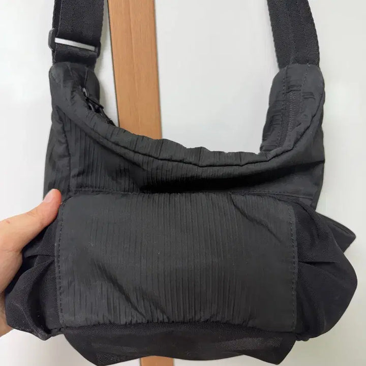[BUNJANG] Mischief Mesh Pocket Crossbody Bag Black / 미스치프 메쉬 포켓 크로스백 블랙
